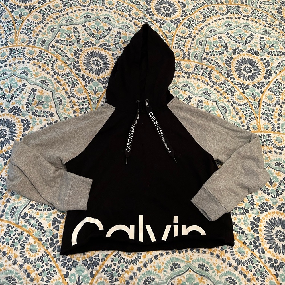 Cropped Calvin Klein sweatshirt
